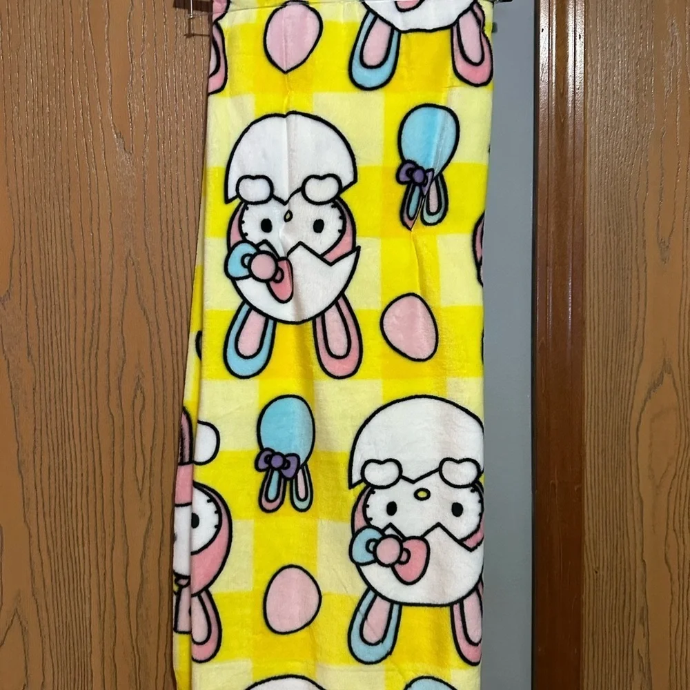 NWT HELLO KITTY YELLOW EASTER BUNNY EGG THROW BLANKET